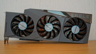Placa de vídeo GeForce RTX instalada em um PC gamer, ilustrando a alta de preços das GPUs em 2026