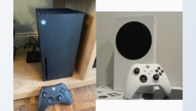 Xbox Series X e Xbox Series S com seus controles, consoles usados para acessar o Xbox Cloud Gaming